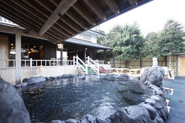 静岡県御殿場市の温泉施設「源泉 茶目湯殿」！露天風呂と富士山を独り占め