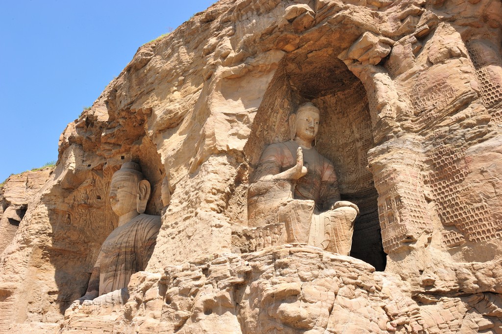 中国・雲崗石窟で巨大な仏教遺跡観光！仏教芸術の世界に浸ろう