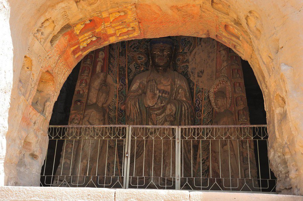 中国・雲崗石窟で巨大な仏教遺跡観光！仏教芸術の世界に浸ろう