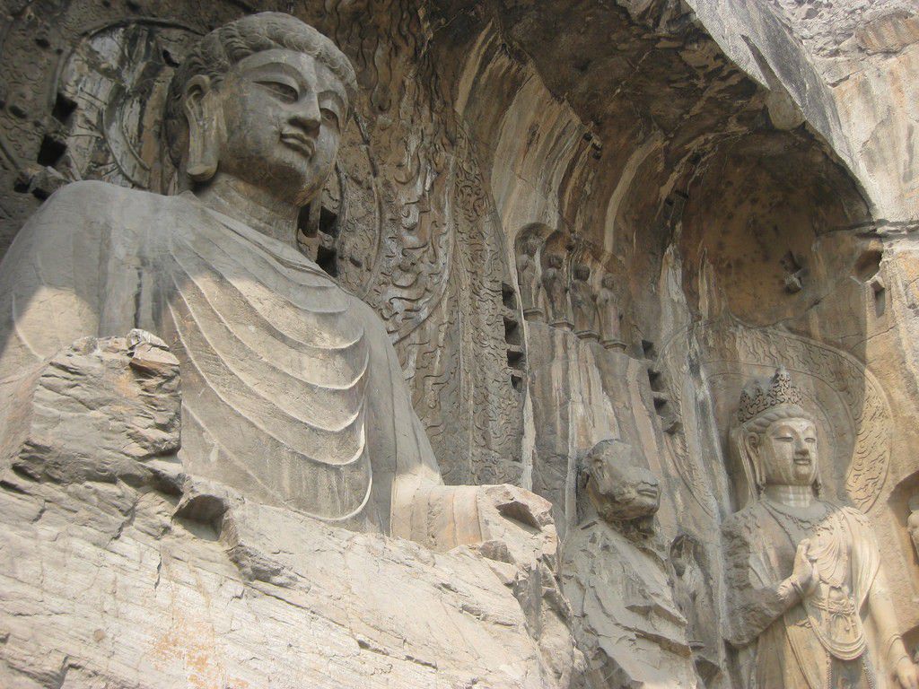繊細な彫刻技術！龍門石窟で仏教芸術に酔いしれよう