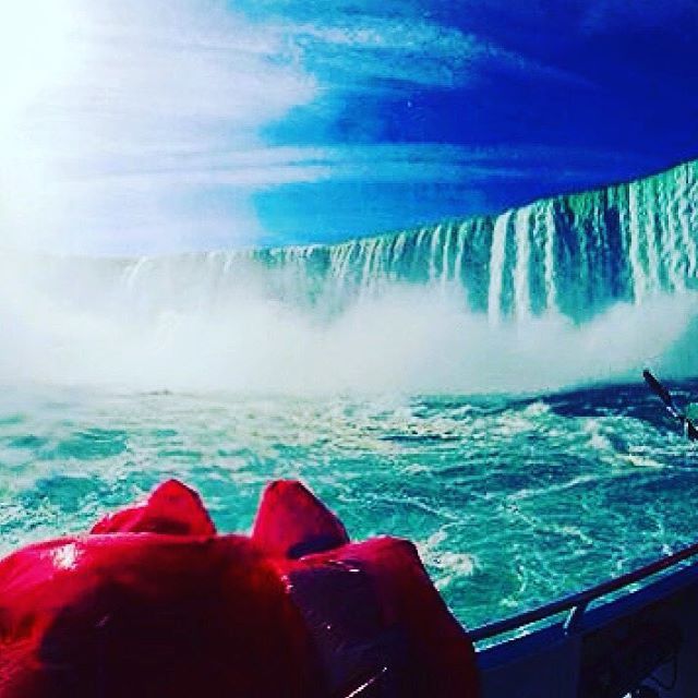カナダの大人気観光スポット！ナイアガラの滝を満喫する