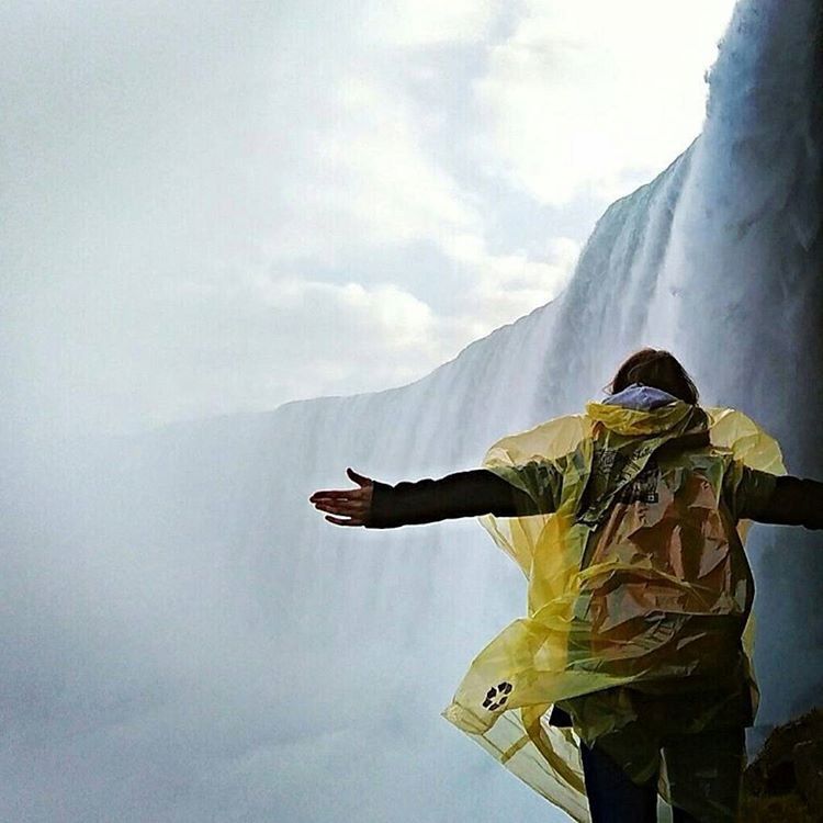 カナダの大人気観光スポット！ナイアガラの滝を満喫する