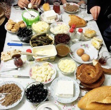 トルコの伝統食品ペクメズ（葡萄シロップ）作りを体験しよう