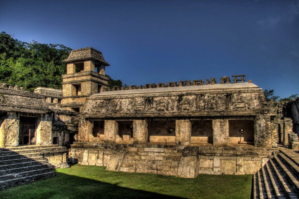 メキシコ古代都市パレンケの見どころ特集！壮麗な神殿と王墓はマヤ文明を物語る