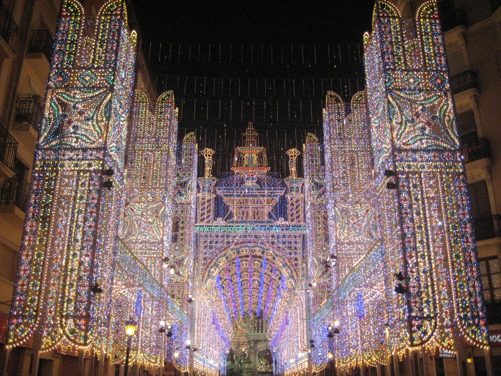 スペイン・バレンシアの火祭りファヤス！バスセロナからのバス旅行にいかが？