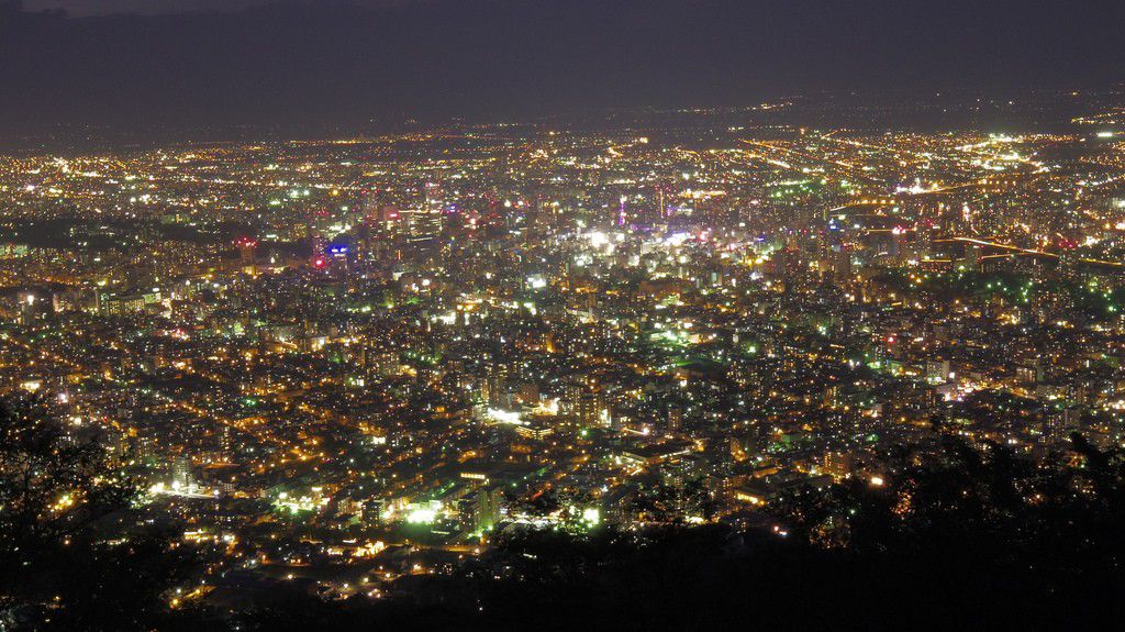 北海道札幌・藻岩山で人気夜景観賞！新・日本三大夜景を堪能しよう