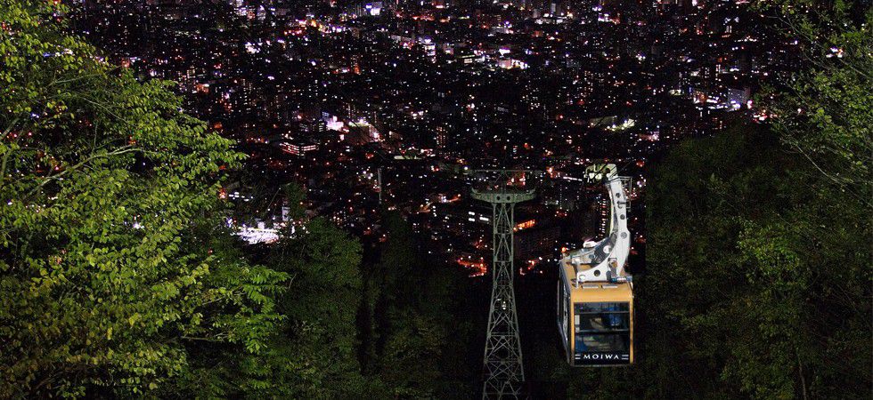 北海道札幌・藻岩山で人気夜景観賞！新・日本三大夜景を堪能しよう