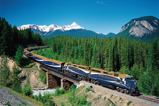 カナダで電車旅！「ロッキー・マウンテニア号」でバンクーバーからジャスパーの大自然を満喫する旅