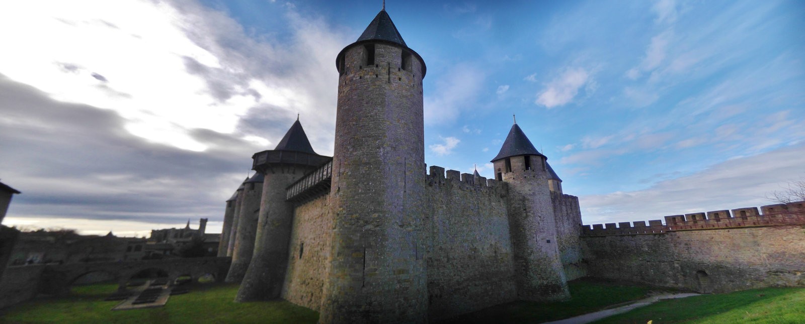 フランス大人気世界遺産カルカッソンヌ！ヨーロッパ最大の壮大な城塞都市