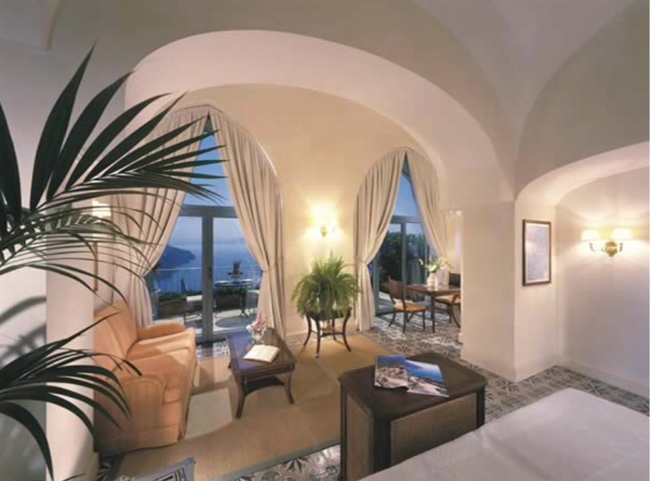南イタリア“天空の街・ラヴェッロ”の美しすぎる宮殿ホテル『ベルモンド ホテル・カルーソ』とは？