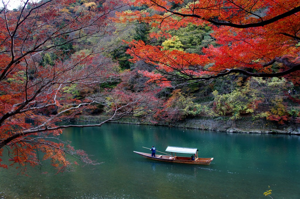 京都名物！保津川下り＆トロッコ列車の魅力を徹底ガイド！京都の自然を満喫しよう