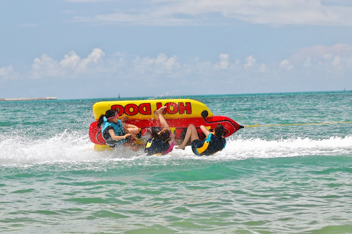 山梨県山中湖・人気アクティビティ「バナナボート」で盛り上がろう！家族や友人とスリル体験