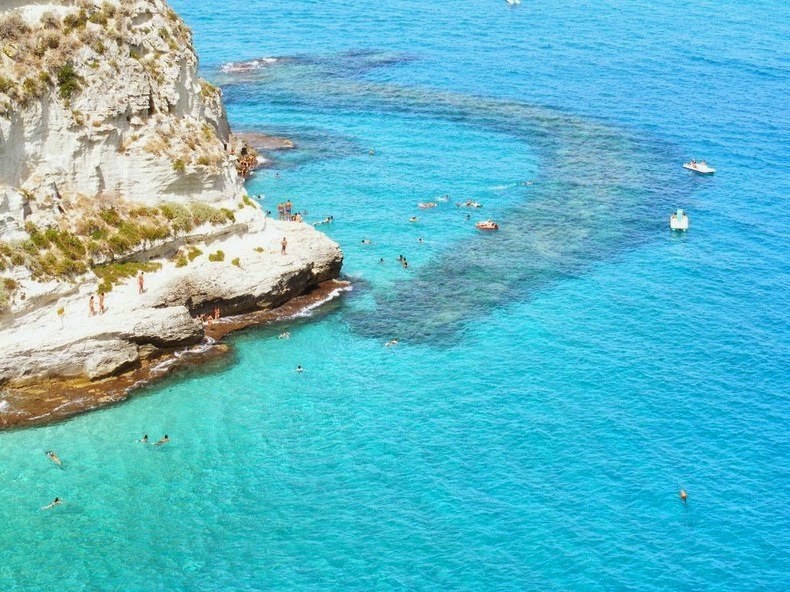イタリアのリゾート地トロペアのビーチ大特集！美しすぎる神々の海岸で最高のバカンスを