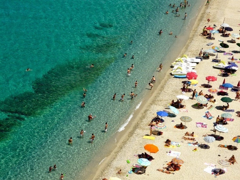 イタリアのリゾート地トロペアのビーチ大特集！美しすぎる神々の海岸で最高のバカンスを