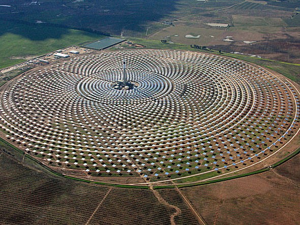 スペイン・セビリアの郊外にある絶景・太陽熱発電所ヘマソラールに行こう！地上に輝く太陽が？