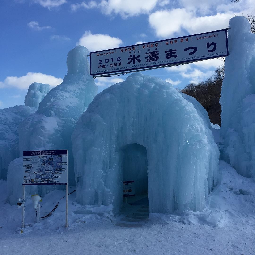 北海道千歳・冬の人気イベント「支笏湖氷濤まつり」特集！支笏湖ブルーの新たな魅力