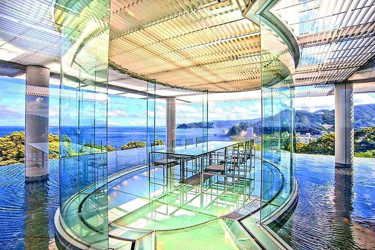 １日限定４組のみ宿泊可能！熱海温泉”ガラスのお城”と評される贅沢すぎる旅館「ATAMI海峯楼」を徹底解剖！