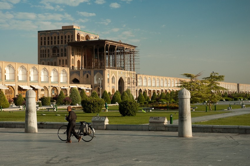 イラン・イスファハーンでイスラム建築を堪能！おすすめ観光スポットガイド