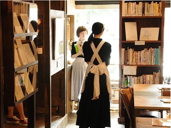 東京・秋葉原「私設図書館カフェ シャッツキステ」の魅力！新スタイルの本格メイド喫茶がそこに