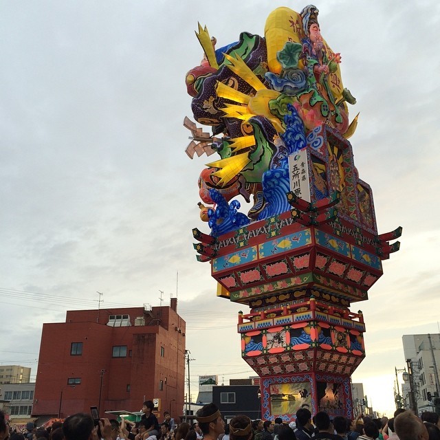 青森県五所川原市「立佞武多祭り」で大迫力の夜を！青森ねぶたとは一味違った臨場感