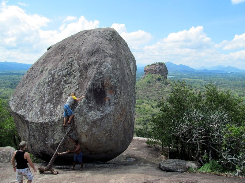 【スリランカ】絶景シギリヤロックのお隣の岩山 