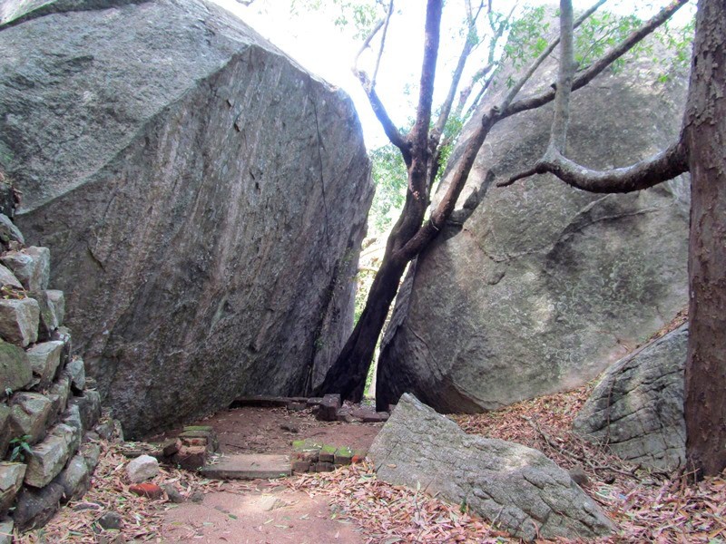 【スリランカ】絶景シギリヤロックのお隣の岩山 