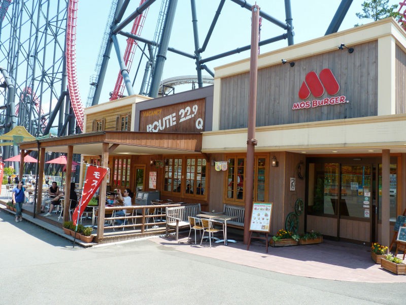 富士急ハイランドでランチが食べられるカフェレストラン３店！ピザにモスバーガー、不二家も！