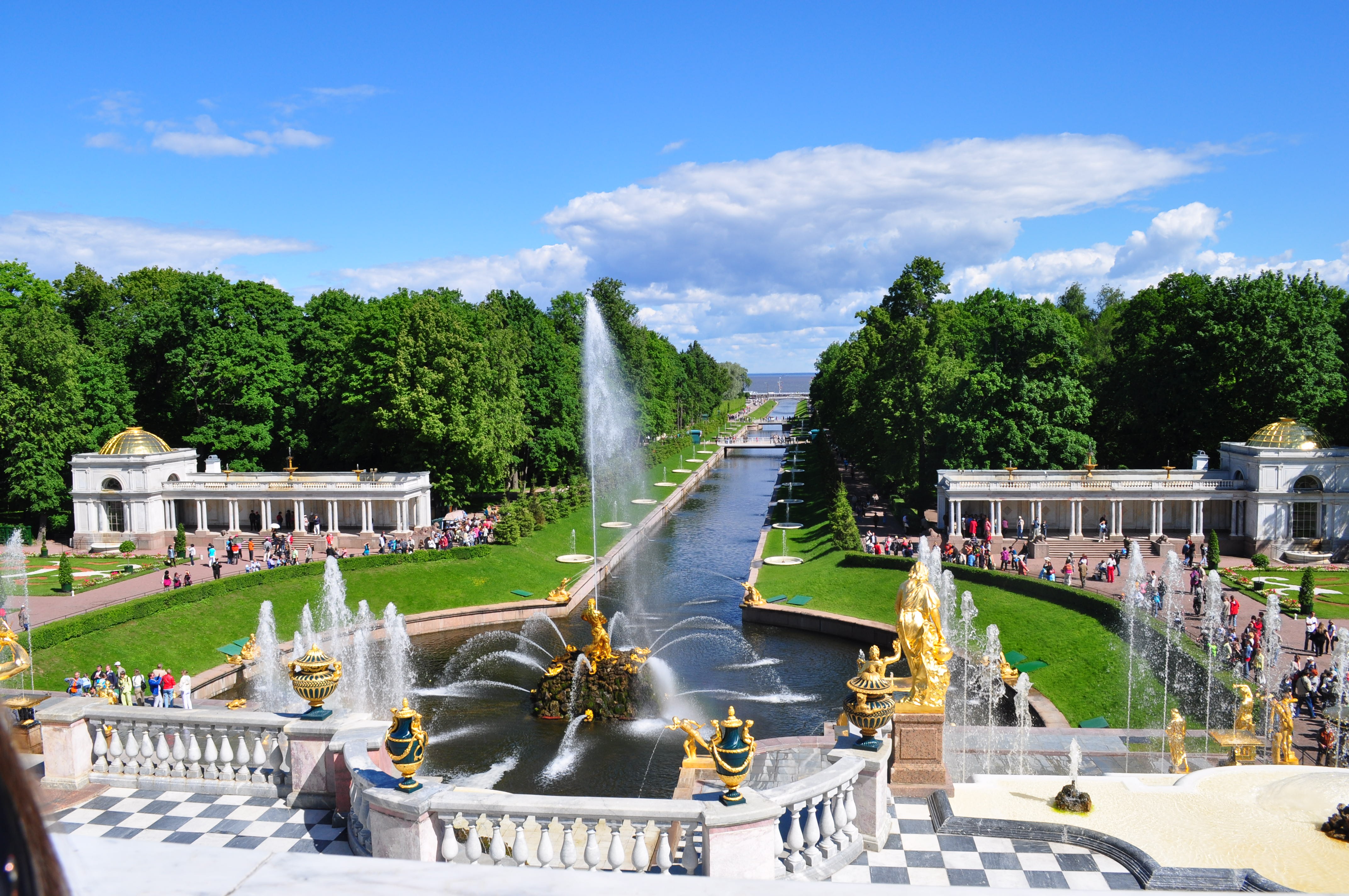ロシア・サンクトペテルブルク郊外ペテルゴフの見どころ特集！ピョートル大帝の野心が造らせた夏の宮殿