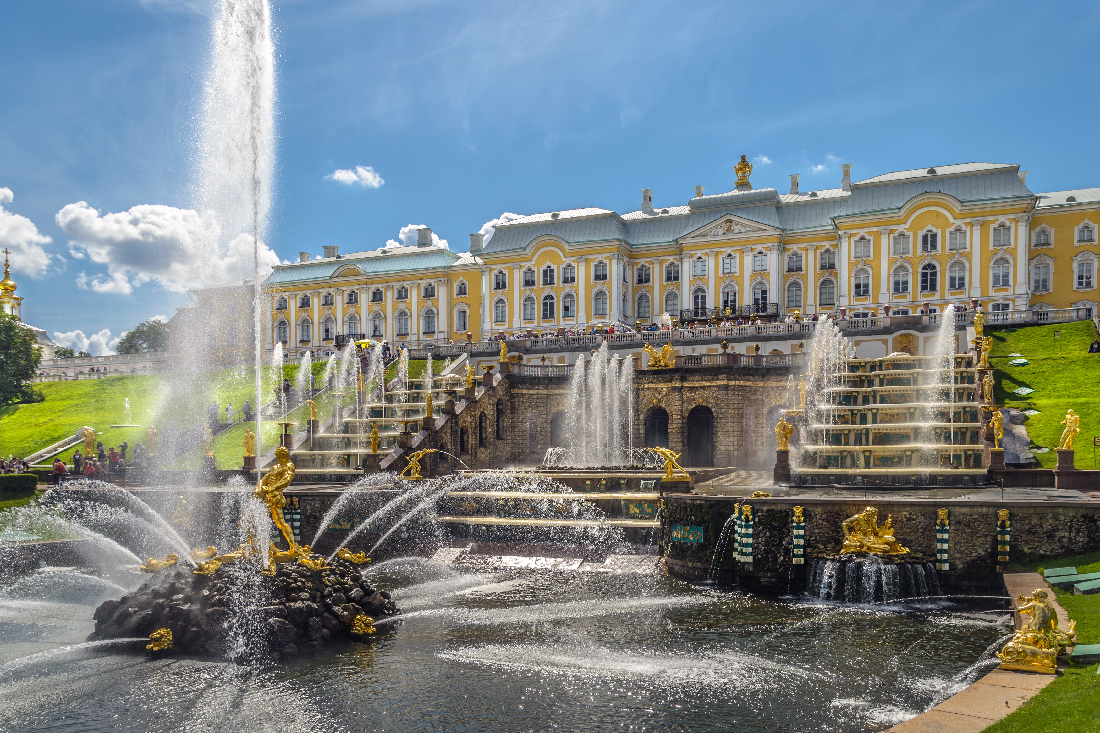ロシア・サンクトペテルブルク郊外ペテルゴフの見どころ特集！ピョートル大帝の野心が造らせた夏の宮殿