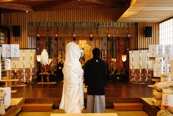 神奈川県横浜で挙げる神前式のススメ！横浜いちおしの神社で伝統ある日本の結婚式を