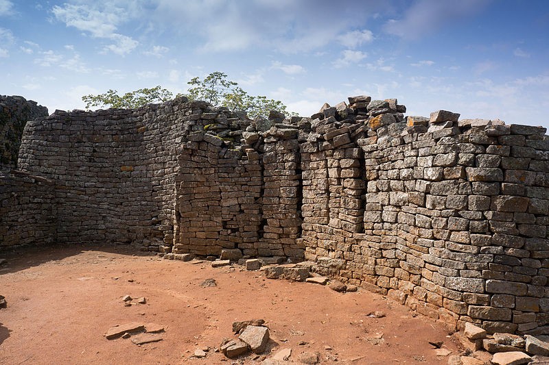 アフリカ旅行ハイライト！大ジンバブエ国立遺跡に見る偉大なアフリカ人の堅牢な石造り