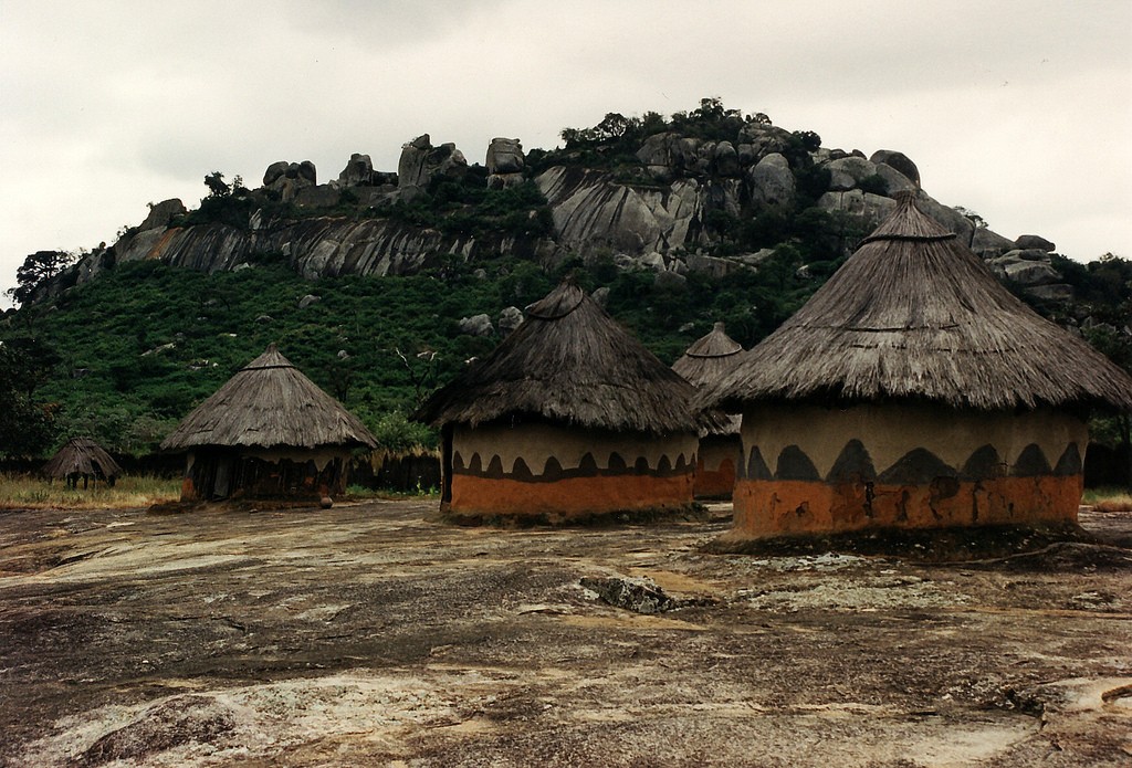アフリカ旅行ハイライト！大ジンバブエ国立遺跡に見る偉大なアフリカ人の堅牢な石造り