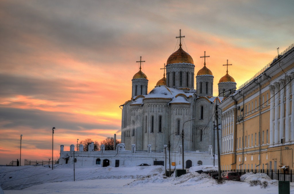 ロシア・ウラジーミルとスーズダリの白亜の建造物群、白壁の装飾が荘厳で美しい！