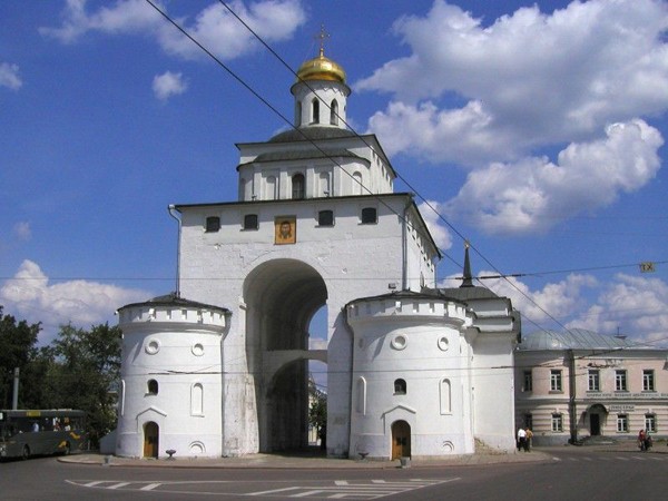 ロシア・ウラジーミルとスーズダリの白亜の建造物群、白壁の装飾が荘厳で美しい！