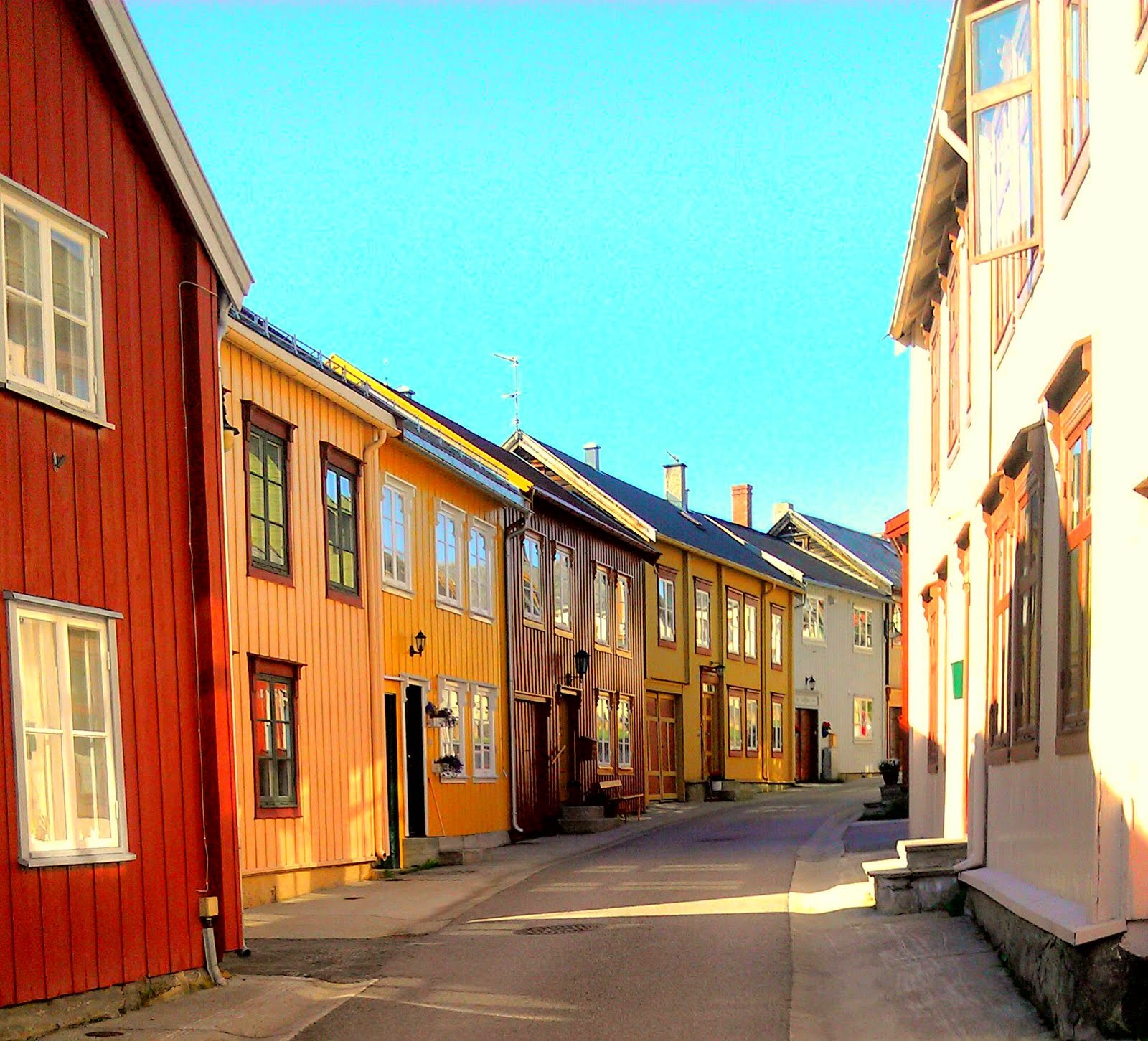 【ノルウェー】素朴で美しい街並み！レーロースの鉱山とその周辺