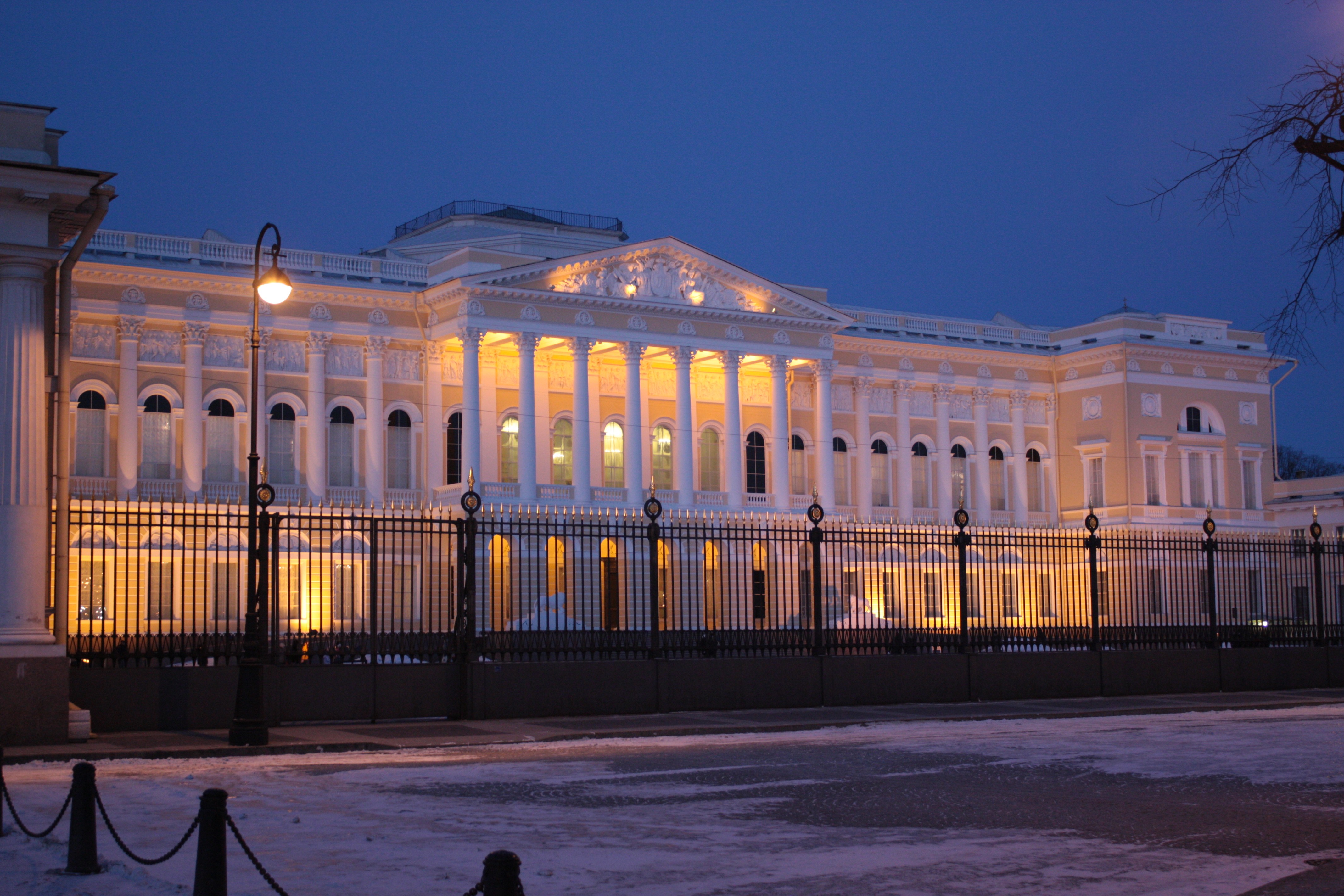ロシア・サンクトペテルブルク観光！ヨーロッパの窓で芸術作品とロシア文学の筆蹟を辿る