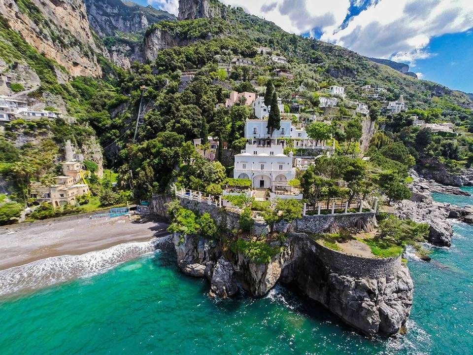 イタリア・ポジターノの崖に建つ夢のようなホテル「Villa Treville」で最高な時間を！