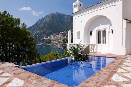 イタリア・ポジターノの崖に建つ夢のようなホテル「Villa Treville」で最高な時間を！