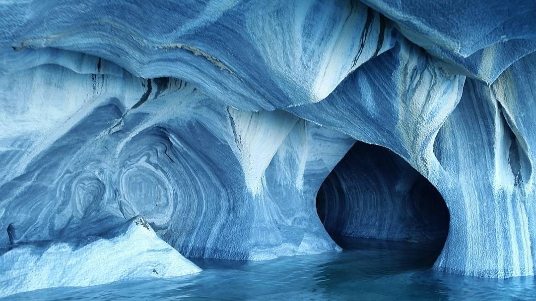 南米チリの秘境！青く輝く大理石の洞窟 