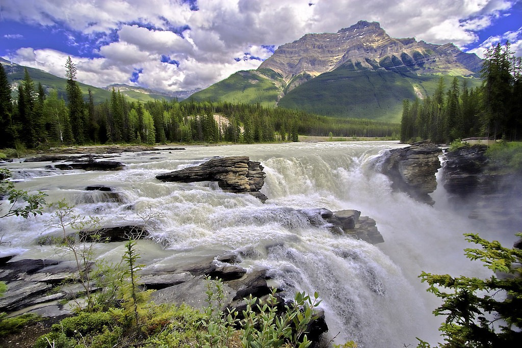雄大な自然が見事に残るカナダの世界遺産パーク！自然を楽しむおすすめ公園4選