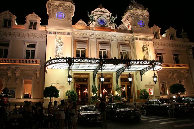 モナコ・モンテカルロでゴージャスに！カジノと名車を体感する旅のススメ