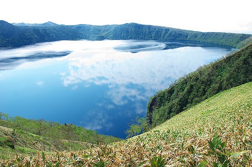 透明度日本一！神秘の湖・摩周湖で突き抜けるような青を眺める