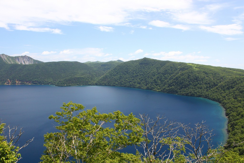 透明度日本一！神秘の湖・摩周湖で突き抜けるような青を眺める