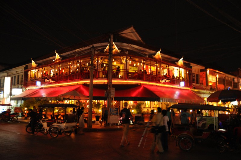 カンボジア・シェムリアップで一番人気のレストラン街－パブ・ストリートでおすすめのカフェ＆バー