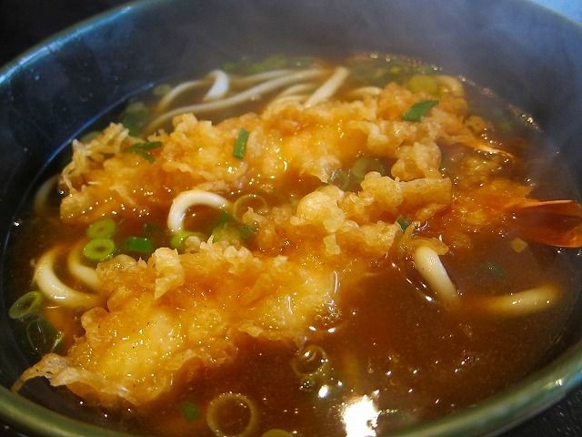 薄味のだしｘもちもち麺の大阪名物うどんを食べてみよう！