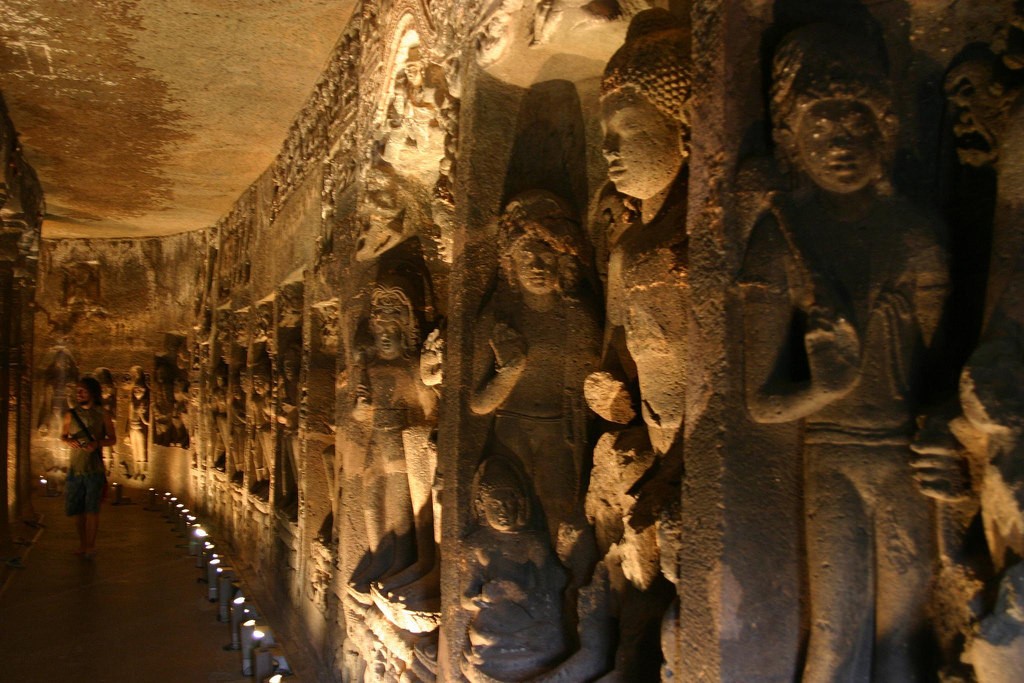 インド・デカン高原にたたずむ！世界遺産アジャンタ石窟寺院群に行こう