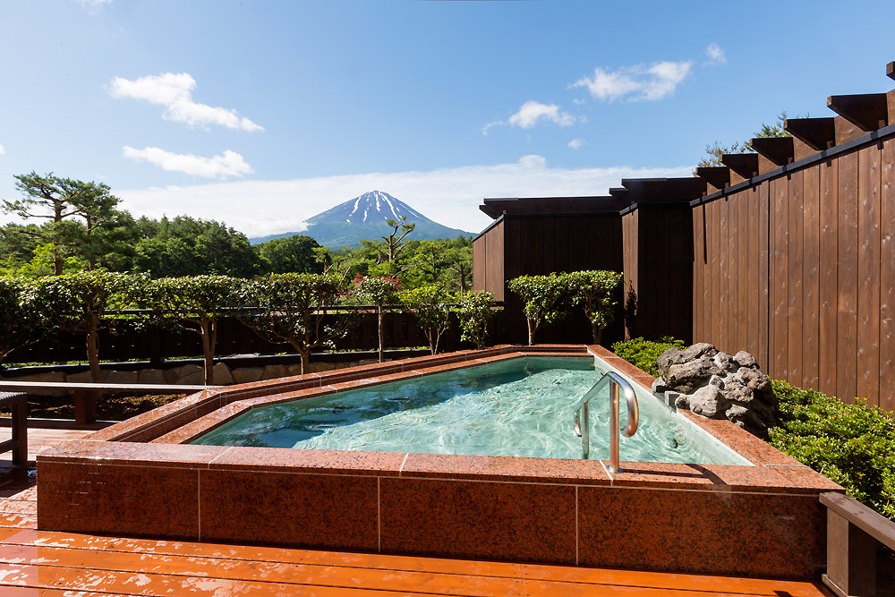 圧巻の眺め！山梨富士眺望の湯ゆらり富士山を独り占め