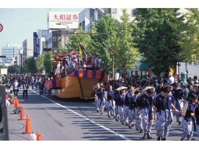 豪華な山車で知る日本の木工職人伝統の技!東海地方のお祭り