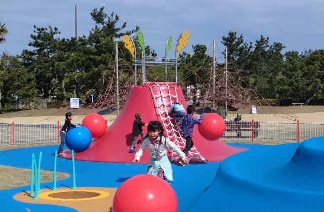福岡県の海のレジャースポット・海の中道で遊ぼう！
