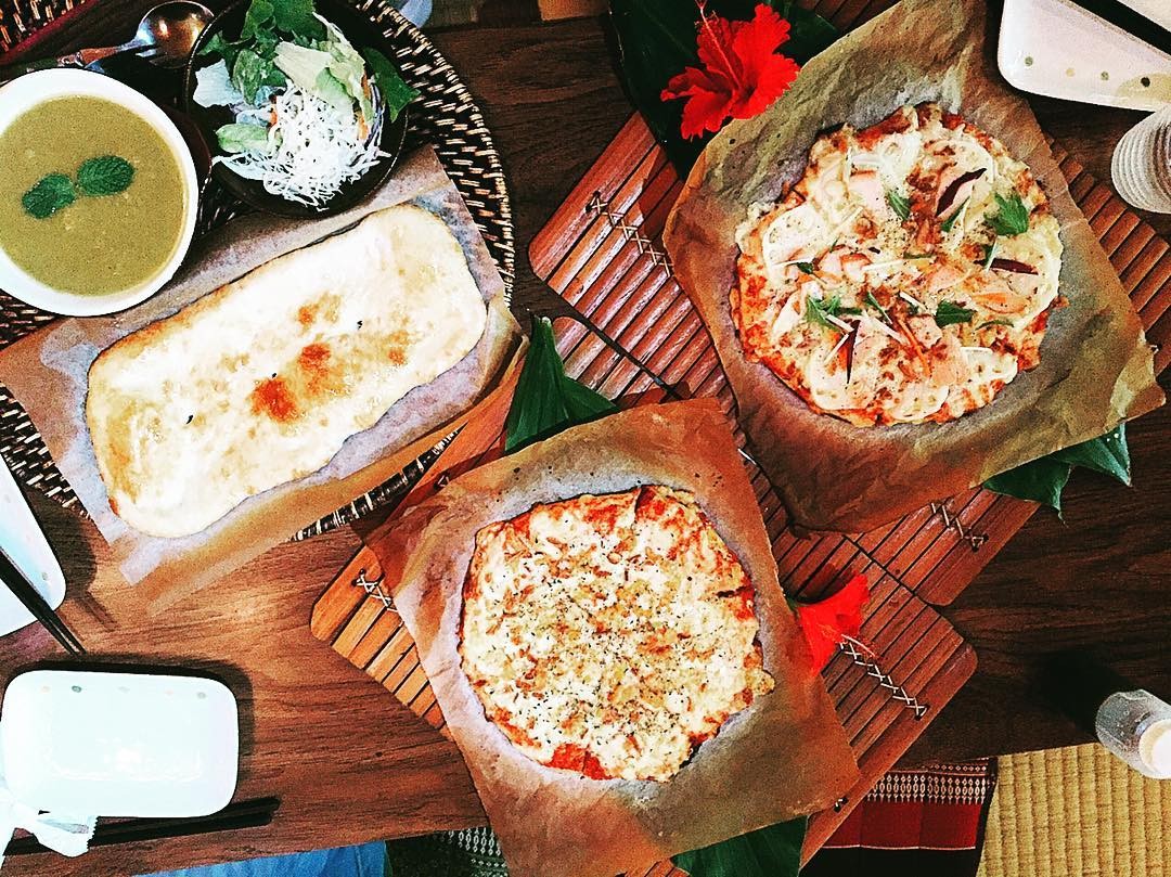 沖縄の森カフェicharaで美味しいピザとマイナスイオンを満喫！